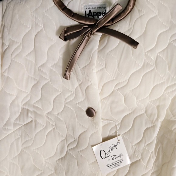 Vintage Cream Quilted Robe with Brown Sateen Accents Size Medium VINTAGE NWT - Picture 3 of 7